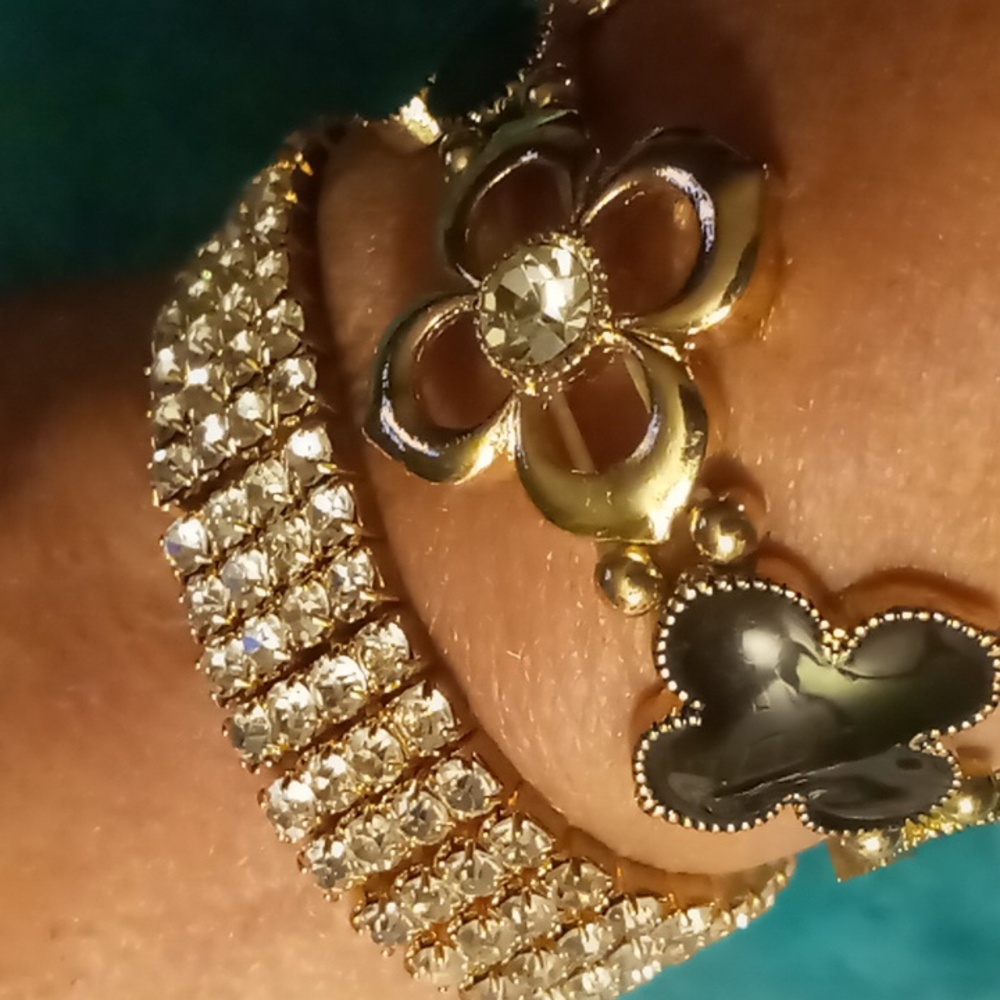 2 expandable bracelets like new